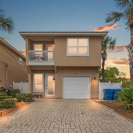 Escape To Sand Dollar Holler: Coastal Retreat, 3 Beds, 25 Baths, Sleeps 10!